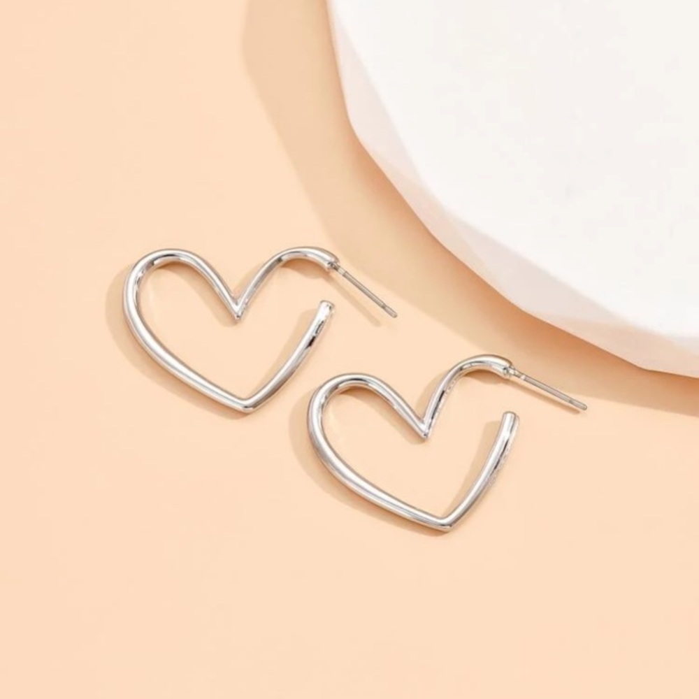 Heart Shaped Outline Earrings